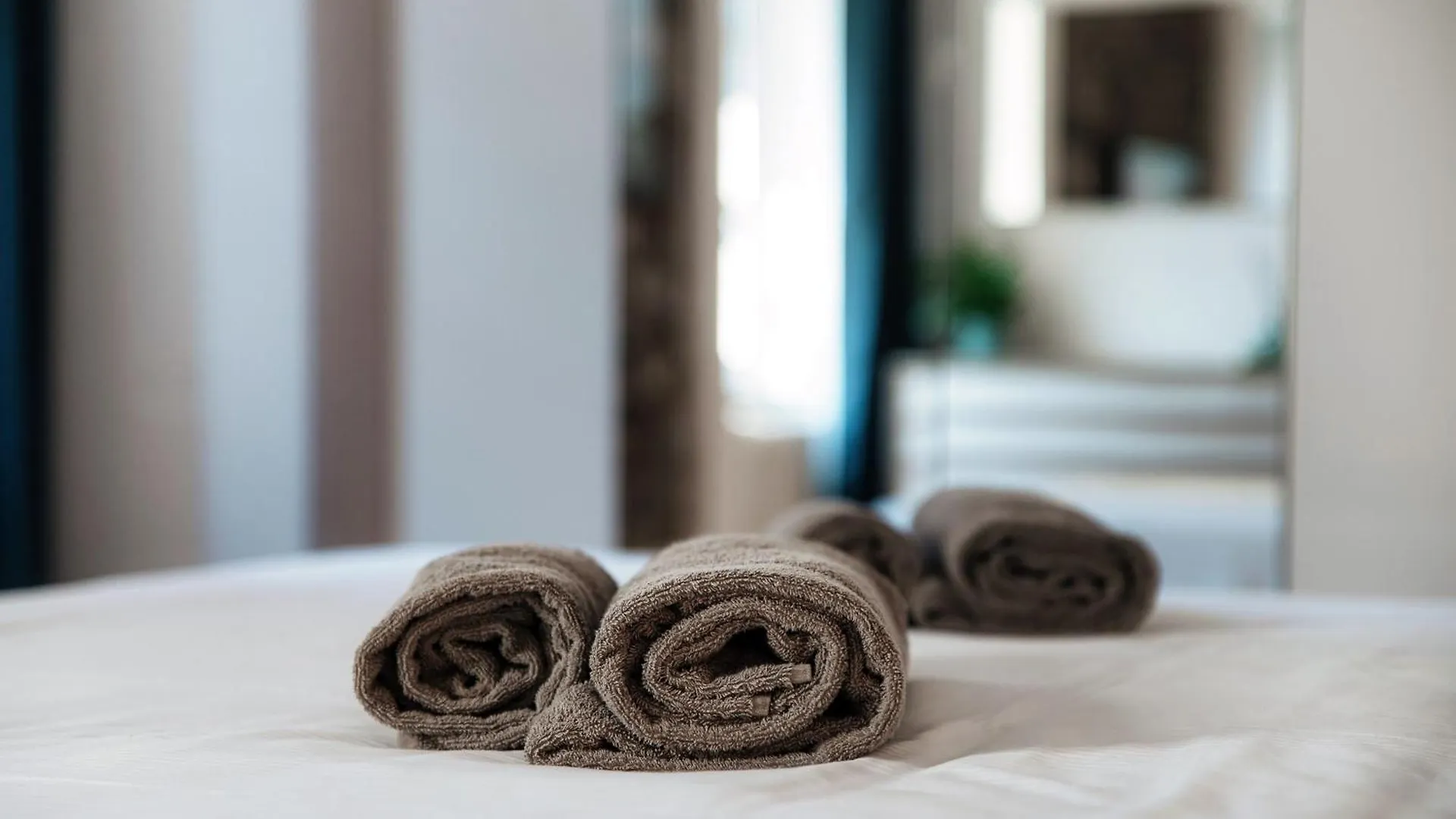 Dalia Apartment - By The House Of Travelers Como 0*,